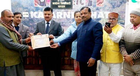मुख्यमंत्री प्रोत्साहन पुरस्कार से सम्मानित हुई जिले की 05 ग्राम पंचायतें  डीएम के हाथों सम्मानित हुए ग्राम प्रधान