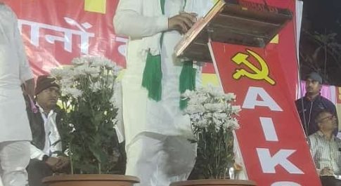 टिकैत गरजे, बादल बरसे : जल, जंगल, जमीन बचाने दिया एकजुटता का मंत्र, सरकार को चेतावनी