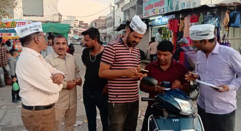 आप’ ने बस स्टेण्ड पर चलाया सदस्यता अभियान