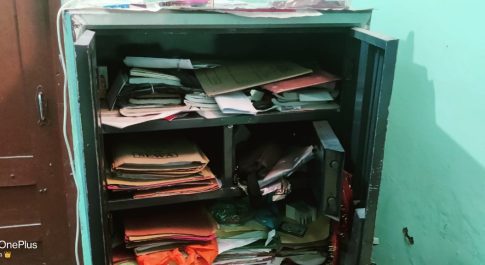 चोरों ने अलमारी से उड़ाए 75 हजार रुपए ,थाना कोतवाली देहात के सरस्वती नगर की घटना