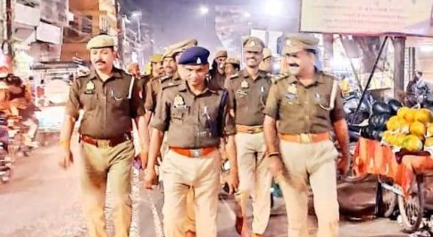 अपर पुलिस अधीक्षक गोण्डा ने आगामी होली व शब-ऐ-बारात के दृष्टिगत शहर क्षेत्र में भारी पुलिसबल के साथ पैदलगश्त कर आमजनमानस को कराया सुरक्षा का एहसास