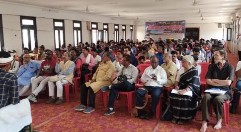 जन आंदोलन के कार्यकर्ताओं ने कांग्रेस-भाजपा की नीतियों पर लगाया प्रश्न-चिन्ह, कहा : अपनी रोजी-रोटी के साथ ही लड़ेंगे सांप्रदायिकता से भी