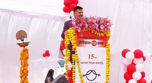 स्वावलम्बन एवं विकास के लिए शिक्षित होना आवश्यक : जिलाधिकारी