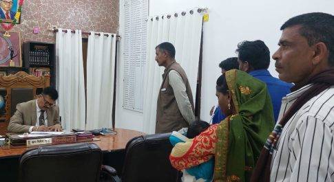 अधिकारी जन समस्याओं का तत्परता से करें निस्तारण : जिलाधिकारी