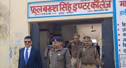 डीएम व एसपी ने कैसरगंज व हुज़ूरपुर क्षेत्र के परीक्षा केन्द्रों का किया भ्रमण