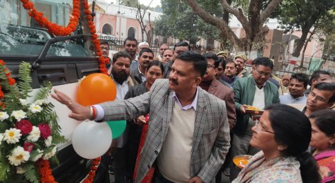 जनपद को मिली कैटल कैचर मल्टी पर्पज वाहन की सौगात  निराश्रित, बेसहारा एवं छुट्टा गोवंशों के संरक्षण में मिलेगी मदद  जिला पंचायत अध्यक्ष व डीएम ने रवाना किया