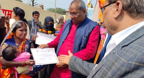 प्रभारी मंत्री ने डीएम व एसपी के साथ गर्भवती महिलाओं की कराई गोद भराई