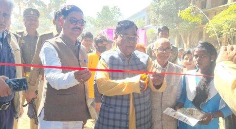 सांसद खेल स्पर्धा का हुआ शुभारम्भ  गाँव मे रहने वाले ग्रामीण अपने बच्चों को पढ़ाई के साथ खेल प्रतिस्पर्धा में भी सहभाग करेः सांसद