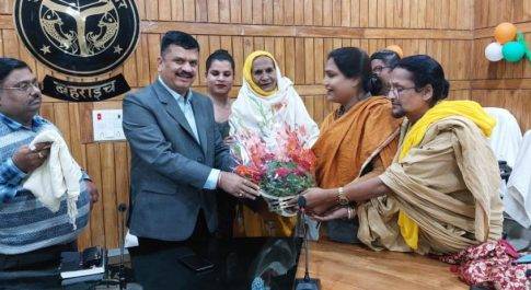 किन्नर कल्याण बोर्ड के उपाध्यक्ष ने जिले के अधिकारियों के साथ की बैठक