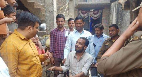 डीएम के निर्देश पर दिव्यांग को घर बैठे मिली ट्राई साइकिल