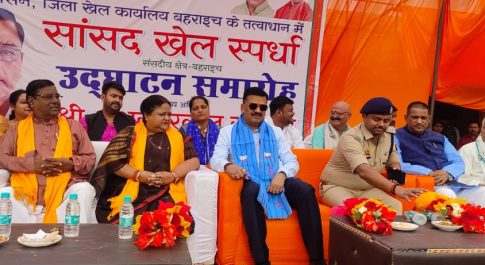 अक्षयवर लाल गोंड ने किया सांसद खेल स्पर्धा का शुभारम्भ , 100 मी. दौड़ में पंकज अवस्थी व साक्षी रही विजेता , 200 मी. दौड़ कामरान व रहनुमा रहे सबसे आगे ,कबड्डी में मिहींपुरवा व खो-खो में तेजवापुर रहे विजेता