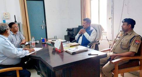 हड़ताल के दौरान गुडवर्क के लिए डीएम व एसपी ने कार्मिकों को दी बधाई