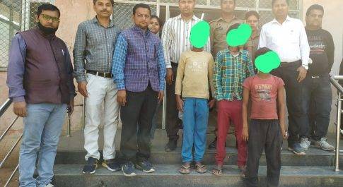 श्रम विभाग द्वारा अभियान चला कर मुक्त कराये गये बाल श्रमिक