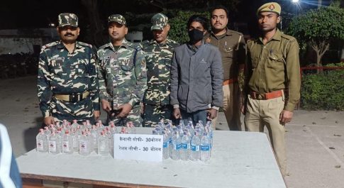 नेपाल से तस्करी कर लाई गई 60 शीशी नेपाली शराब के साथ एक तस्कर गिरफ्तार