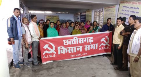 किसान सभा की अगुवाई में खनन प्रभावित ग्रामीणों ने फिर धावा बोला खदान पर, पेयजल संकट पर 3 घंटे तक बंद रहा ढेलवाडीह खदान