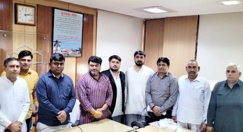 समझौते के अनुपालन में तेजी लाने के लिए ‘वसुंधरा योजना’ के विस्थापित किसानों ने किया आवास आयुक्त रणवीर प्रसाद का आभार व्यक्त