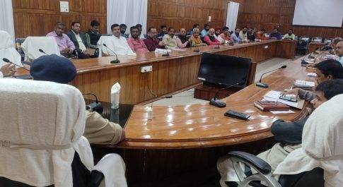 होली समिति के पदाधिकारियों के साथ डीएम व एसपी ने की बैठक