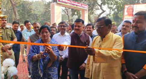जिला पंचायत अध्यक्ष व सांसद ने 03 दिवसीय चित्र प्रदर्शनी का किया उदघाटन