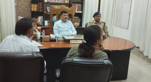 विद्युत कर्मियों की हड़ताल के दृष्टिगत डीएम व एसपी ने विभागीय अधिकारियो के साथ की बैठक