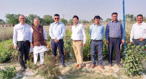 पेनिकर फाउण्डेशन के वाइस चेयरमैन के साथ डीएम ने टेड़वा बसन्तपुर पौधशाला का किया निरीक्षण