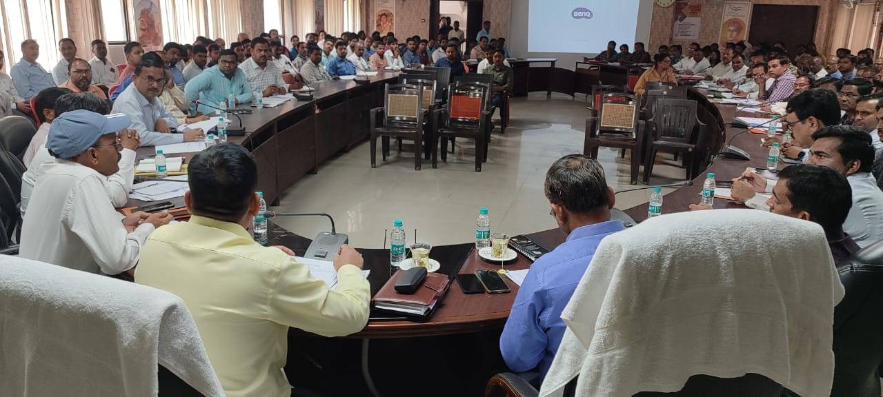 विकास को गति प्रदान करने में सहयोग करें ग्राम पंचायत सचिवः डीएम
