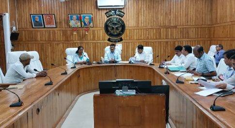 बहुउद्देशीय हब निर्माण के लिए शीघ्र अधिग्रहीत होगी भूमि  किसानों के साथ डीएम ने की बैठक
