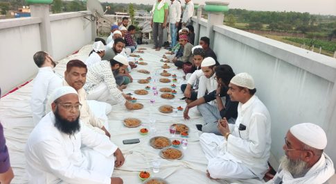 बहराइच के गौतम-गाज़ी पाली क्लीनिक पर रोज़ा इफ्तार पार्टी का एहतमाम