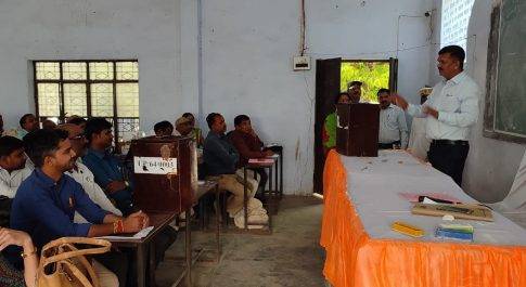 केडीसी में सम्पन्न हुआ पोलिंग पार्टियों का प्रशिक्षण, मतदान सामग्री का हुआ वितरण
