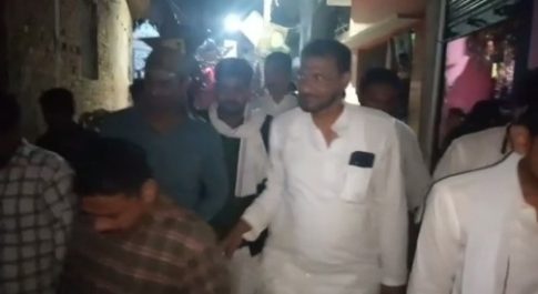 अध्यक्ष पद की निर्दलीय उम्मीदवार रुबीना रेहान को जीत दिलाने के लिए हाजी रेहान खान ने किया जनसंपर्क ,वोट देने कि की अपील