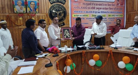 गोआश्रय स्थल हेतु शासन द्वारा नामित नोडल अधिकारी ने जिले के अधिकारियों के साथ की बैठक