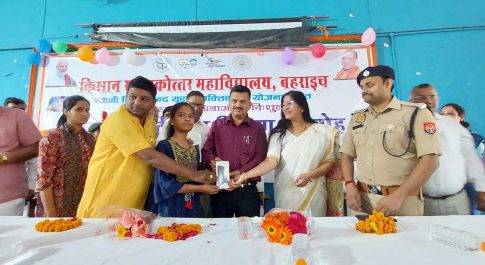 केडीसी में आयोजित हुआ स्मार्ट फोन वितरण कार्यक्रम 2573 विद्यार्थियों को मिली स्मार्ट फोन की सौगात