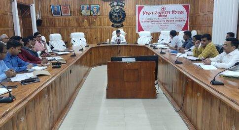डीएम की अध्यक्षता में सम्पन्न हुई विकास कार्यों की समीक्षा बैठक