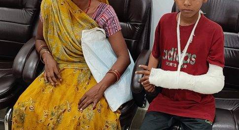 डीएम के जनता दर्शन में पहुंची ममता को मिलेगा न्याय  डीएम ने एसडीएम मिहींपुरवा 20 मई तक तलब की रिपोर्ट