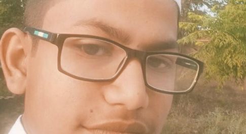 गुमशुदा बच्चे की तलाश में इनके वालिदैन की मदद करे