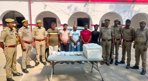 भारी मात्रा में भारती,नेपाली जाली मुद्रा बरामद, एक स्वीफ्ड डीजायर कार,जाली मुद्रा बनाने के उपकरण व अन्य विभिन्न प्रकार के सामान सहित 5 शातिर अपराधी गिरफ्तार