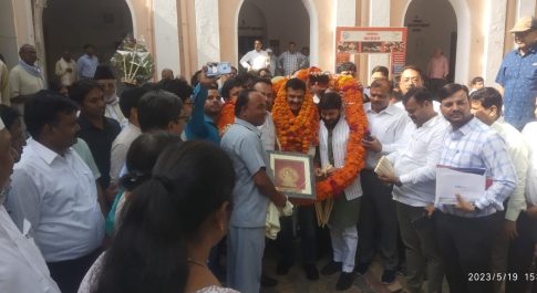 बहराइच के जिलाधिकारी डा0 दिनेश  चन्द्र का हुआ तबादला ,नयी डीएम बनी मोनिका रानी