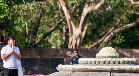 भारत के पूर्व प्रधानमंत्री राजीव गांधी की आज 32वीं पुण्यतिथि के मौके पर जगह-जगह सर्वधर्म प्रार्थना सभा और पुष्पांजलि कार्यक्रम का हुए आयोजन