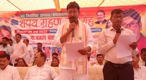 नपं बृजमनगंज नवनिर्वाचित अध्यक्ष सहित 16 सभासदों ने ली गोपनीयता की शपथ