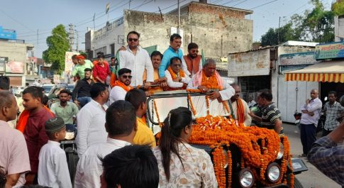 बहराइच 31 मई आज नव निर्वाचित एम एल सी पदम् सेन चौधरी का हुआ भव्य स्वागत