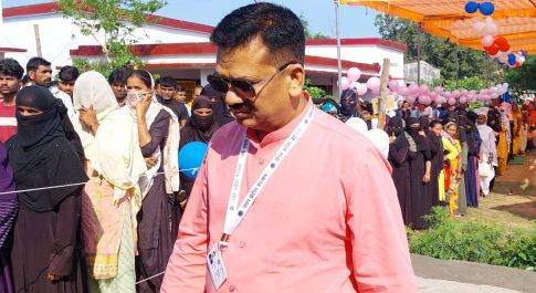 शान्तिपूर्ण मतदान के लिए निरन्तर भ्रमणशील हैं डीएम व एसपी  प्रेक्षक ने भी किया क्षेत्र का भ्रमण
