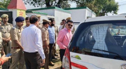 जिलाधिकारी, डाo दिनेश चन्द्र व पुलिस अधीक्षक, प्रशान्त वर्मा ने अधिकारियों, मतदान कार्मिकों, सुरक्षा कर्मियों को दी बधाई