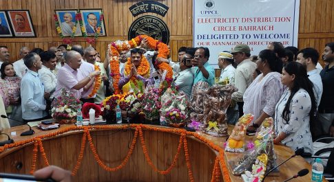 स्थानान्तरित डीएम डॉ. दिनेश चन्द्र को दी गयी भावभीनी विदाई