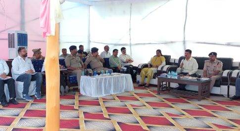 दरगाह मेला स्थित शिविर कार्यालय पहुंचे डीएम व एसपी सालाना जेठ मेला तैयारियों की समीक्षा