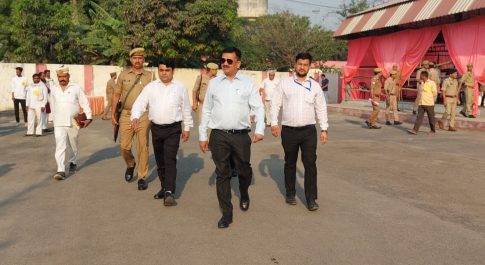 सकुशल मतगणना सम्पन्न कराने के लिए भ्रमणशील रहे डीएम व एसपी