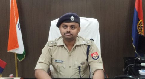 क्या नशे में धुत होकर आँचर संहिता का पालन करवा रही है बहराइच पुलिस ? या फिर सत्ता के चहेतों के लिए कुछ स्पेशल ऑफर चल रहा है ?