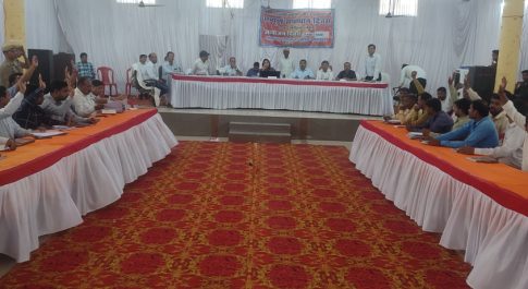 डीएम मोनिका रानी ने लेखपालों व ग्राम सचिवों के साथ की बैठक