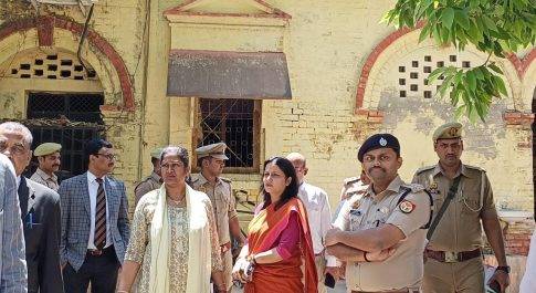 जनपद न्यायाधीश के साथ डीएम व एसपी ने न्यायालय परिसर का किया निरीक्षण