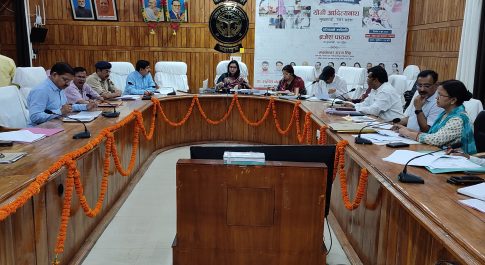 डीएम की अध्यक्षता में सम्पन्न हुई जनपद स्तरीय सिल्ट सफाई समिति की बैठक