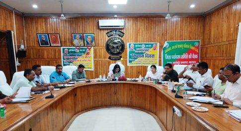 डीएम की अध्यक्षता में सम्पन्न हुई जिला पर्यावरणीय समिति की बैठक