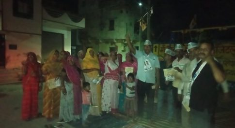 आम आदमी पार्टी भीलवाडा ने श्री गंगानगर मे 18 जून रविवार को राष्ट्रीय संयोजक और दिल्ली के मुख्यमंत्री श्री अरविन्द केजरीवाल व पंजाब के मुख्यमंत्री श्री भगवंत मान की महारेली के लिऐ लोगो को आमन्त्रण पत्र बाटकर आमन्त्रित किया।